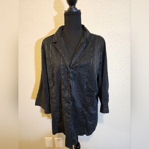 Black Button Down Top 3/4 Sleeve. Stretch.